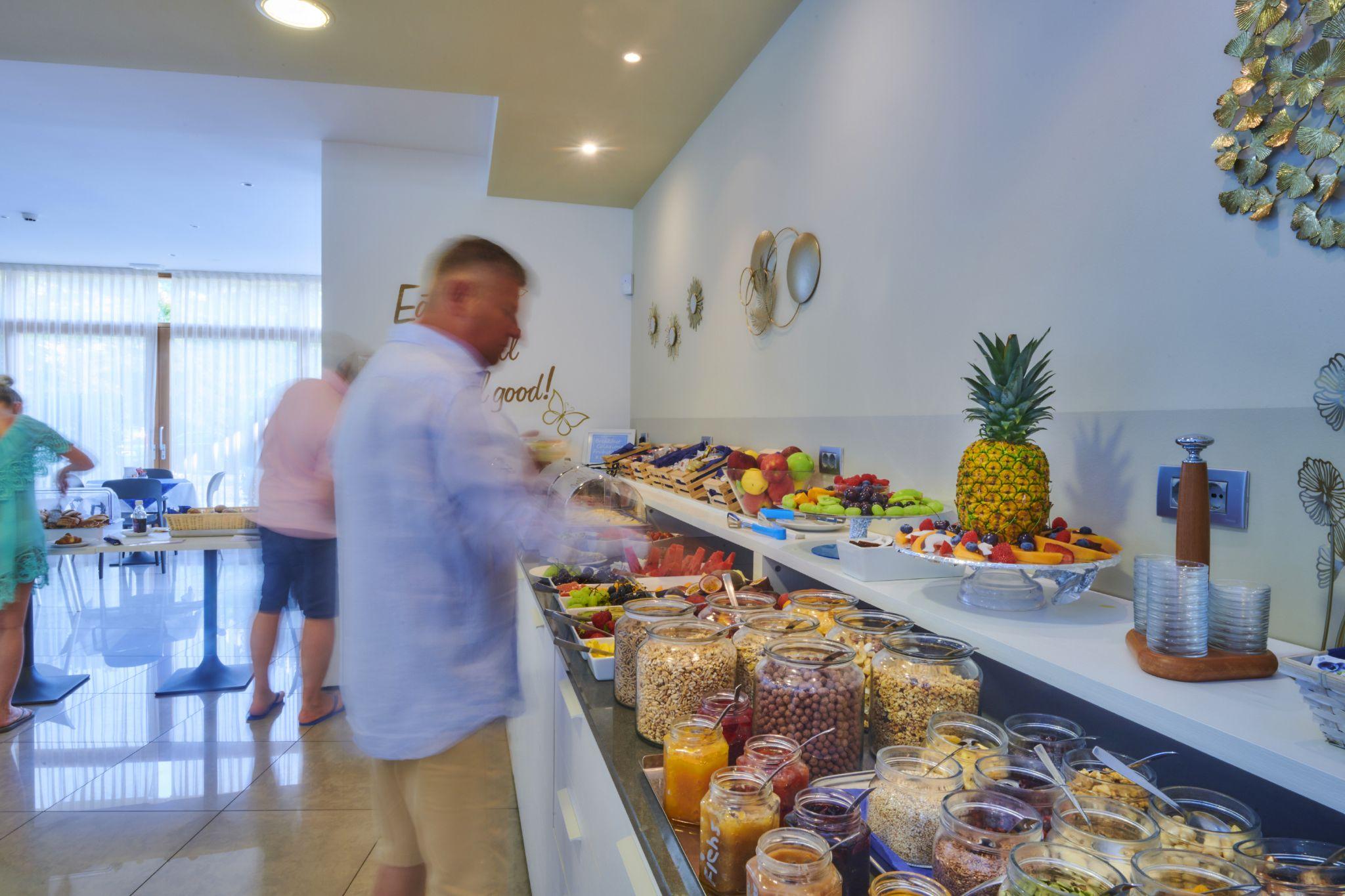 colazione a buffet in albergo